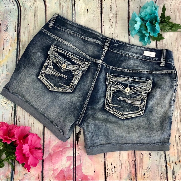 Ariya Jean Shorts - Picture 2 of 3